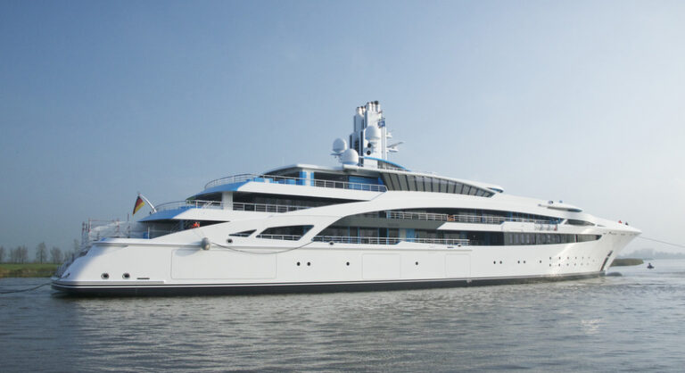 101m motor yacht V853