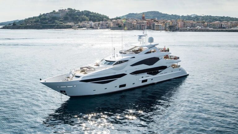 40M LUXURY YACHT