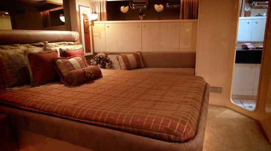 102 Azimut NEVER ENDING JOURNEY - Master Stateroom