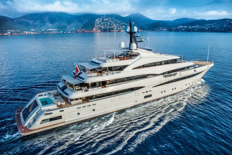 Luxury Yacht STARBURST IV