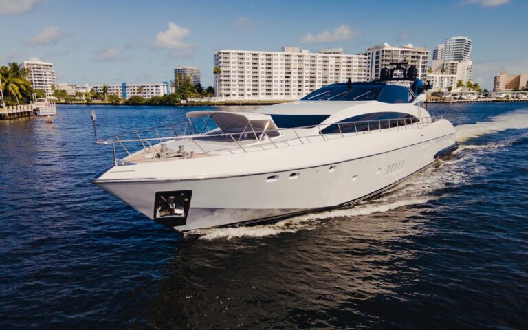Luxury Yacht 7 KNOTS