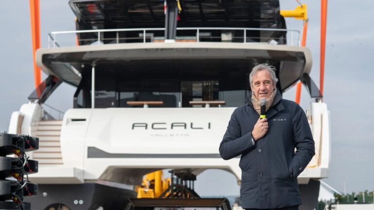 Luxury Yacht ACALI