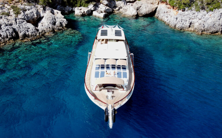Luxury Yacht ALWAYS SMILE