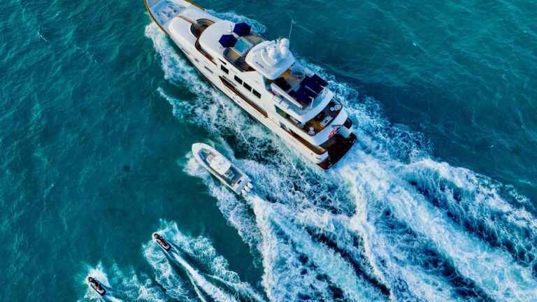 Luxury Yacht AQUASITION