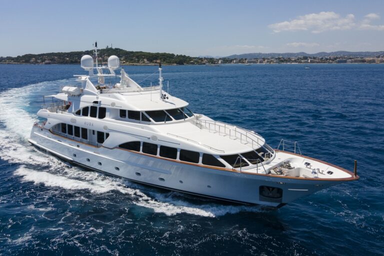 Luxury Yacht AURA