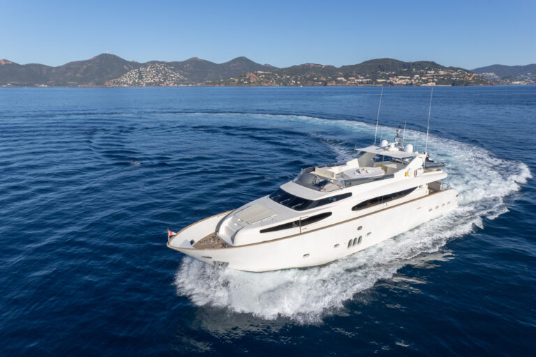 Luxury Yacht BEIJA FLORE