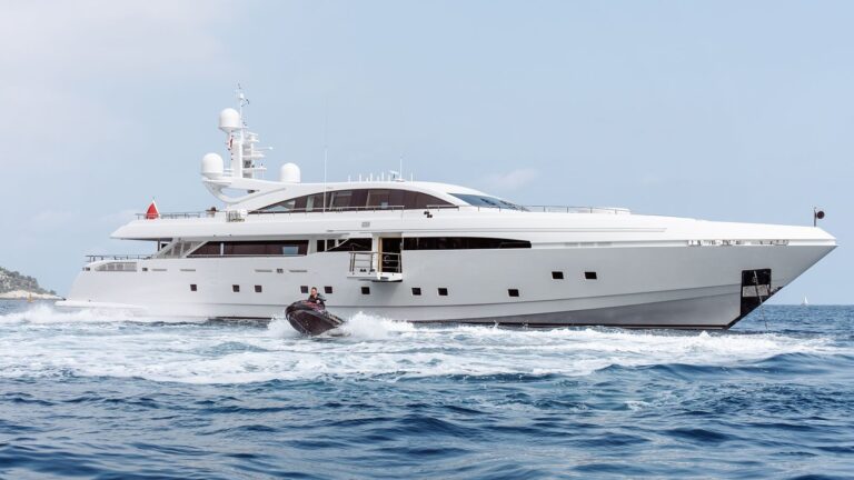Luxury Yacht BON VIVANT
