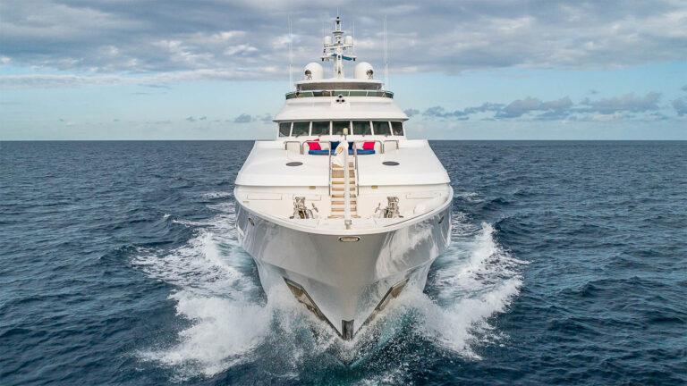 Luxury Yacht CARTE BLANCHE