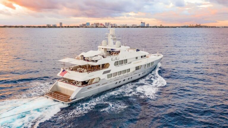 Luxury Yacht CHASSEUR