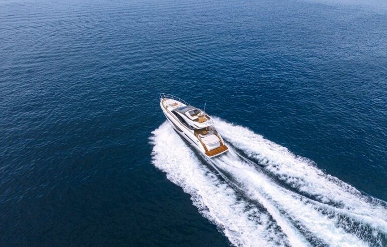 Luxury Yacht CHAMELEON III