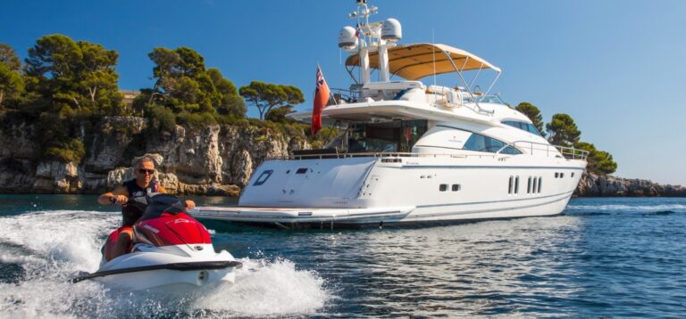 Luxury Yacht D5