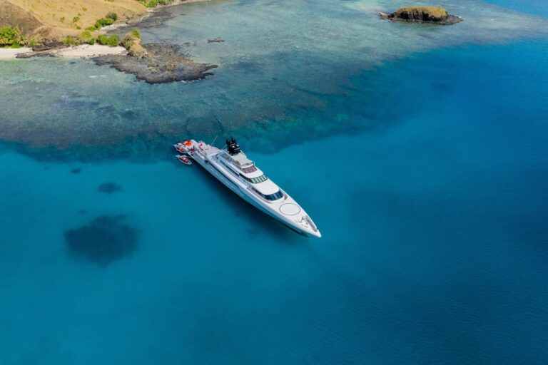 Luxury Yacht DRAGONFLY