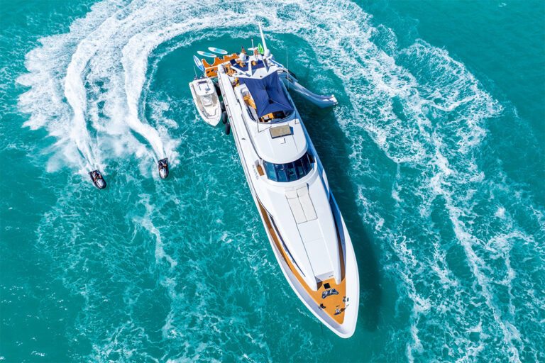 Luxury Yacht EALU