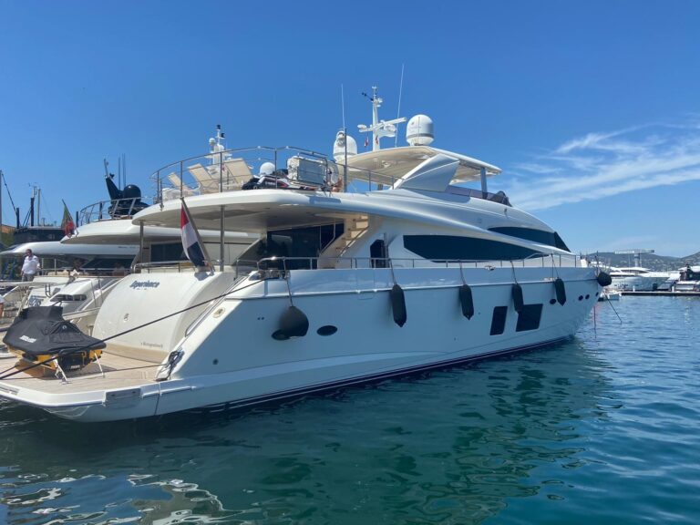 Luxury Yacht EXPERIENCE