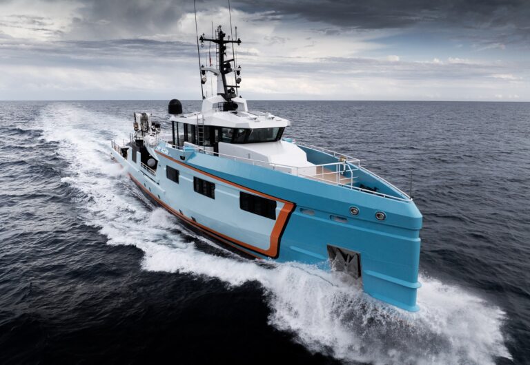 Luxury Yacht FIVE OCEANS