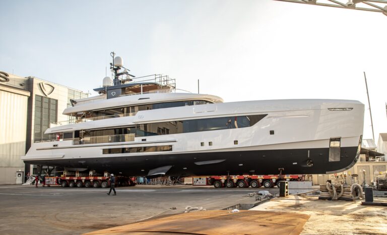 Luxury Yacht GO