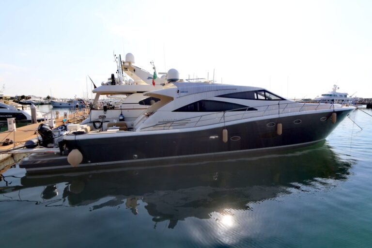 Luxury Yacht GUARFIRO