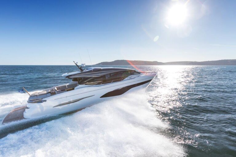 Luxury Yacht HOOKED HER
