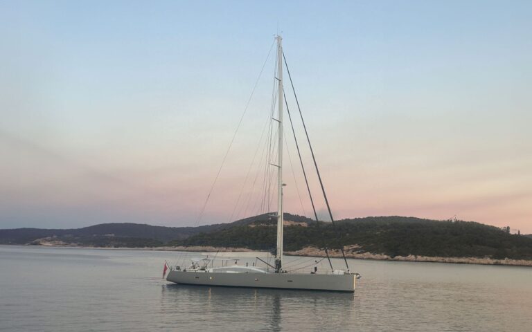 Luxury Yacht J SEVEN