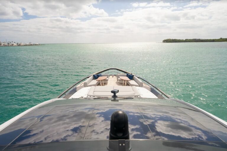 Luxury Yacht LATITUDE