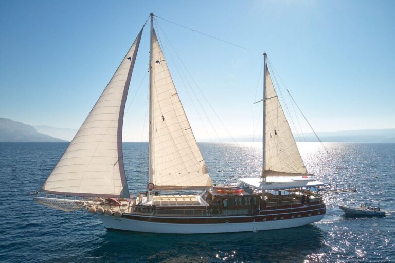 Luxury Yacht LINDA