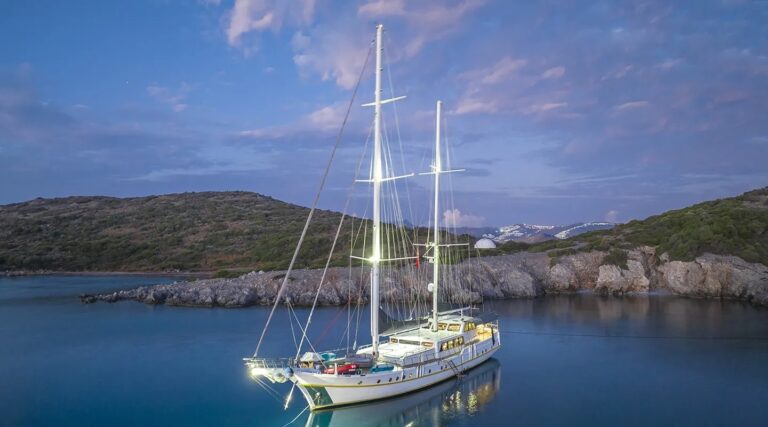 Luxury Yacht LUCKY YOU