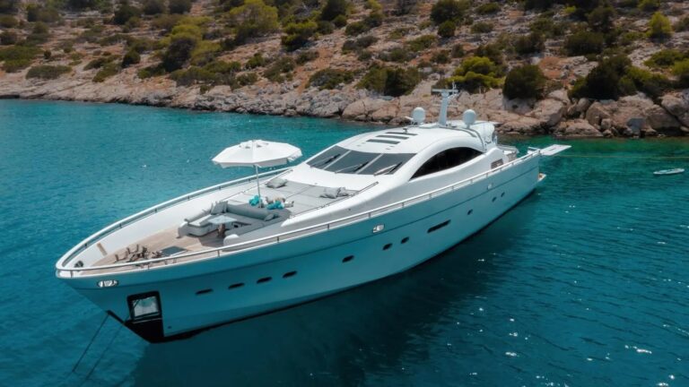 Luxury Yacht MAC