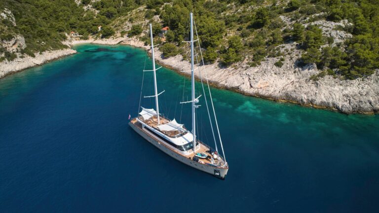 Luxury Yacht MARALLURE