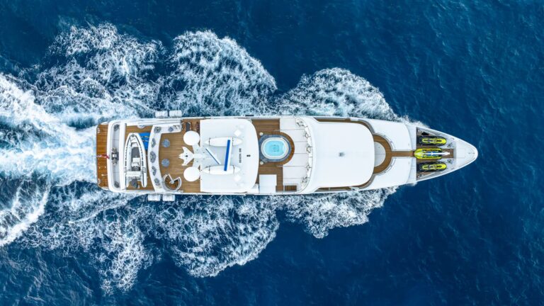 Luxury Yacht MILESTONE