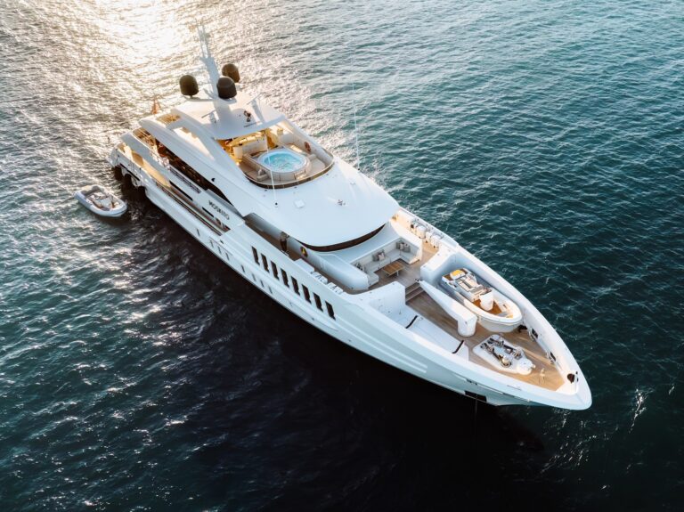 Luxury Yacht MOSKITO