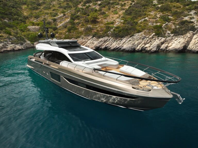 Luxury Yacht MYNE