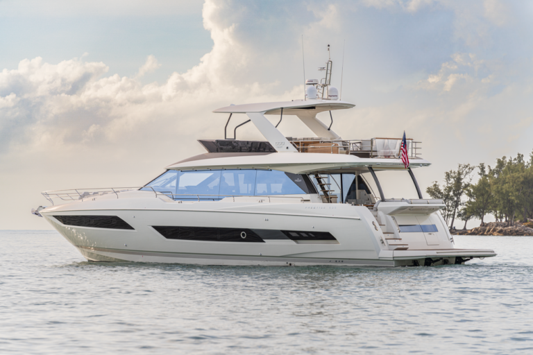Luxury Yacht PRESTIGE 690