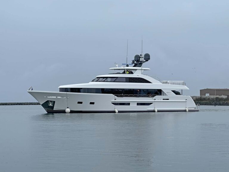Luxury Yacht PRICELESS