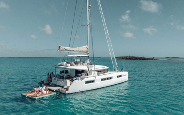 Luxury Yacht PURELYBLU