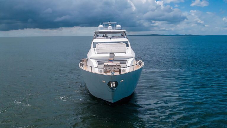 Luxury Yacht QUANTUM
