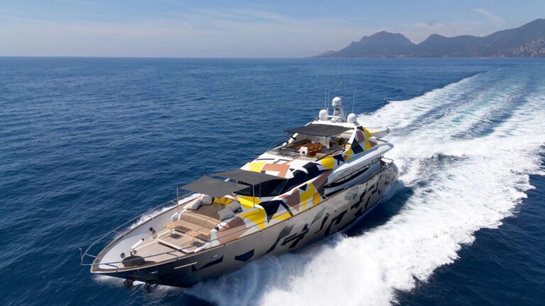 Luxury Yacht QUANTUM