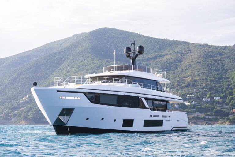 Luxury Yacht RARE GEM