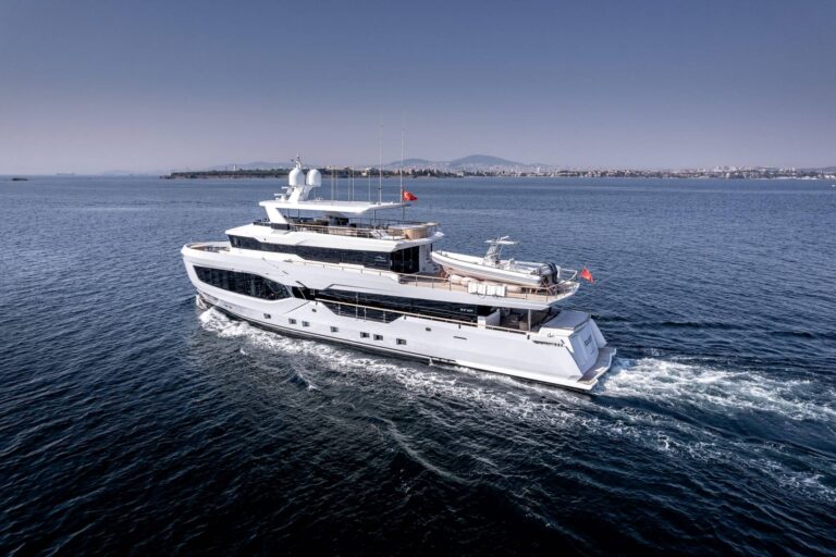 Luxury Yacht ROCKIT