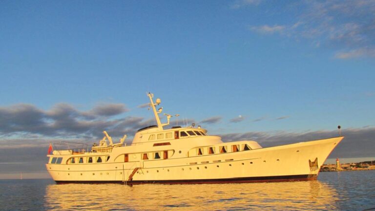 Luxury Yacht SECRET LIFE