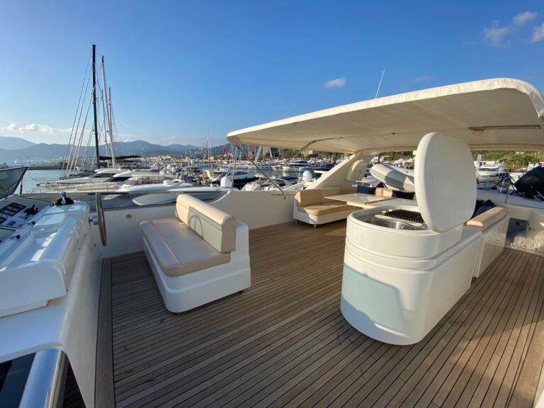 Luxury Yacht SKYLINE