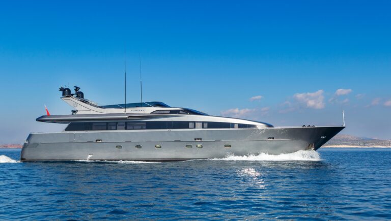 Luxury Yacht SUMMER FUN