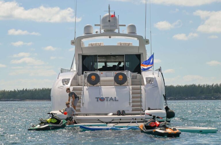 Luxury Yacht TOTAL