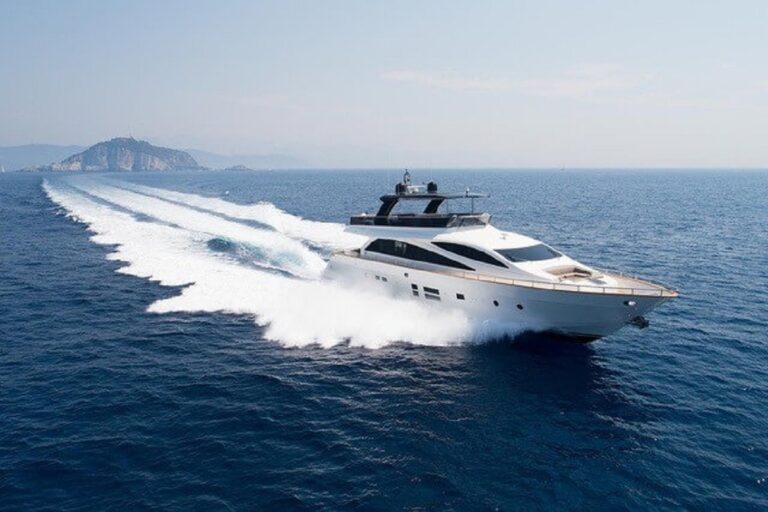 Luxury Yacht VISIONARIA