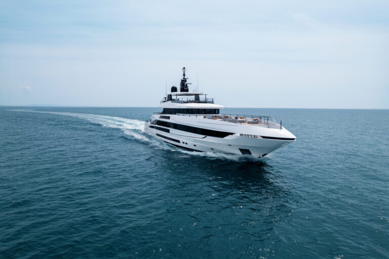 Motor Yacht DOKINHA (sistership)