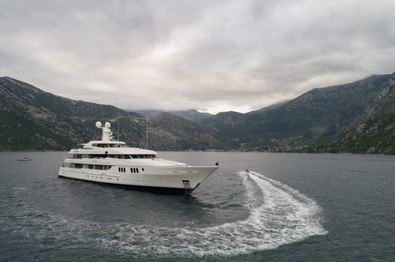 Motor Yacht TRIDENT