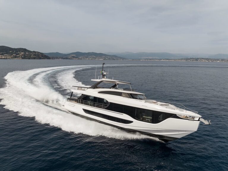 Motor Yacht VIVA II (sistership)