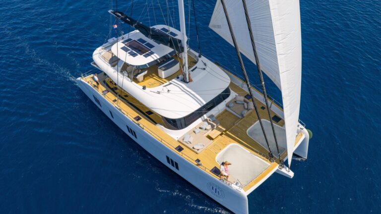 Sailing Yacht HONEYBIRD