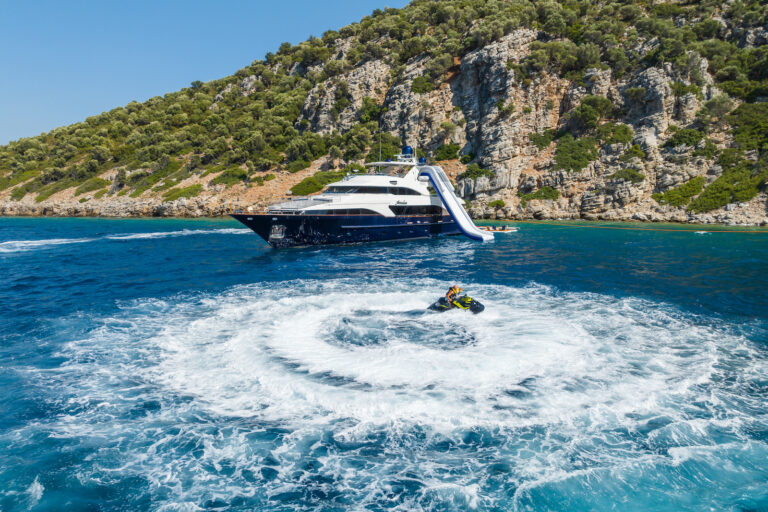 Superyacht AMADEA