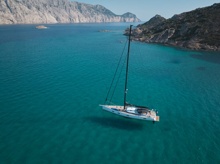 Superyacht AMURI