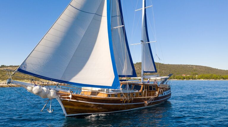 Superyacht ANDI STAR Sailing